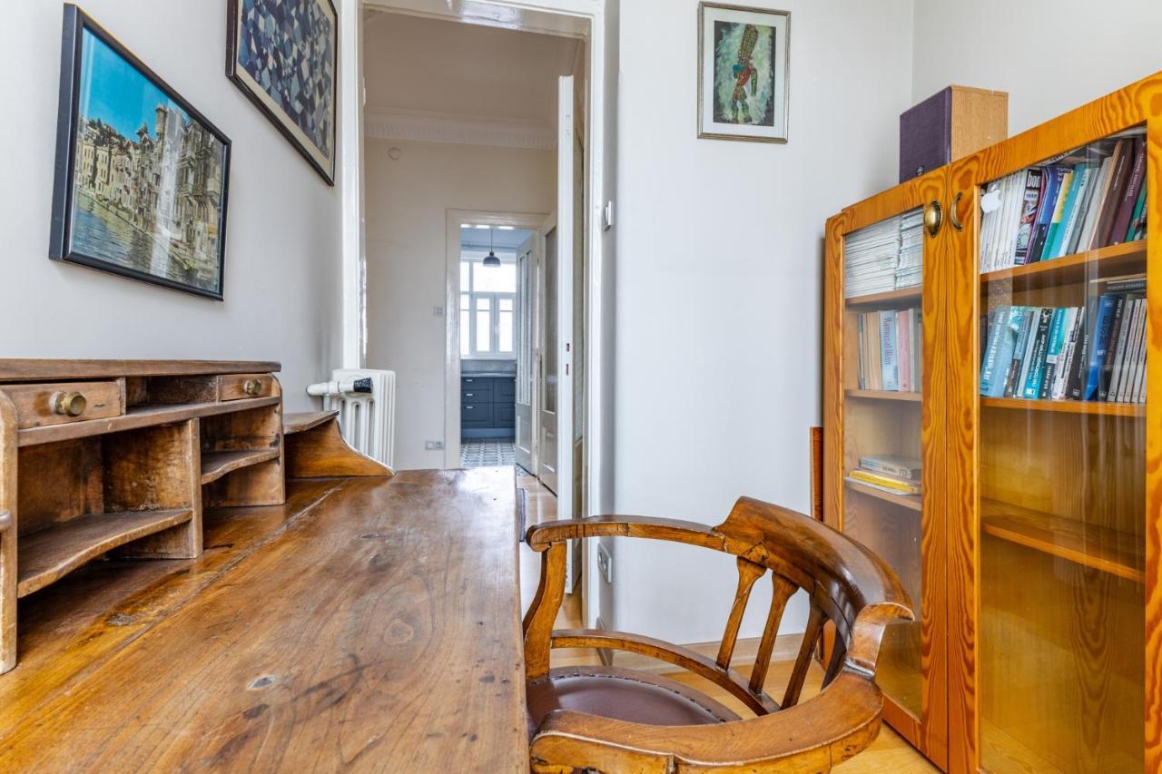 Flat With Balcony And Bosphorus View In Beyoglu Leilighet Istanbul Eksteriør bilde