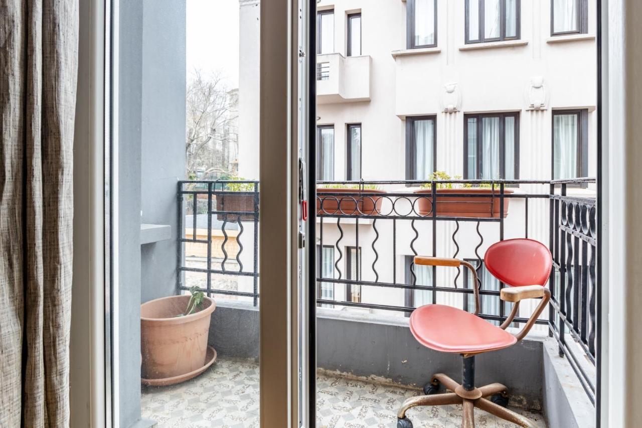 Flat With Balcony And Bosphorus View In Beyoglu Leilighet Istanbul Eksteriør bilde