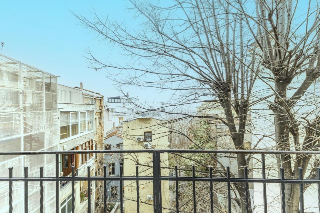 Flat With Balcony And Bosphorus View In Beyoglu Leilighet Istanbul Eksteriør bilde