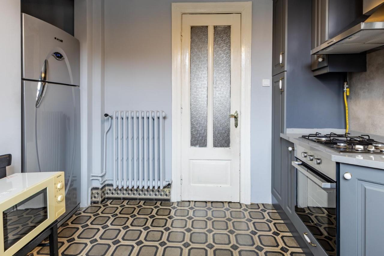 Flat With Balcony And Bosphorus View In Beyoglu Leilighet Istanbul Eksteriør bilde