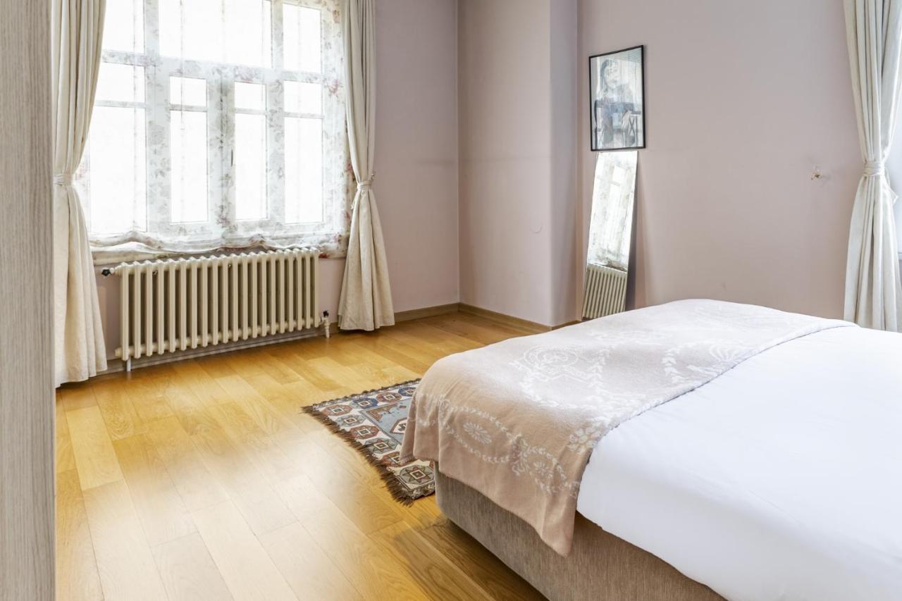 Flat With Balcony And Bosphorus View In Beyoglu Leilighet Istanbul Eksteriør bilde