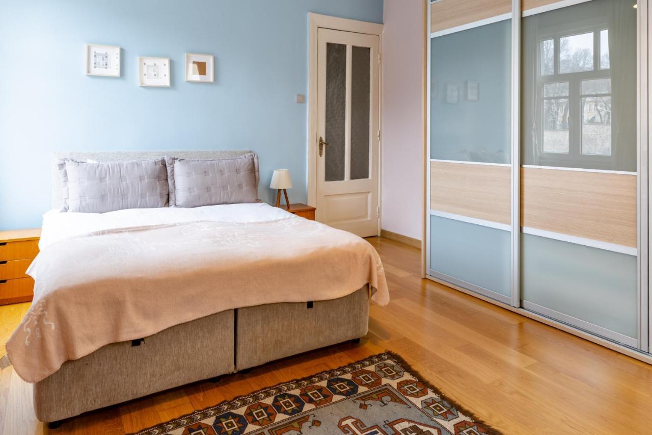 Flat With Balcony And Bosphorus View In Beyoglu Leilighet Istanbul Eksteriør bilde